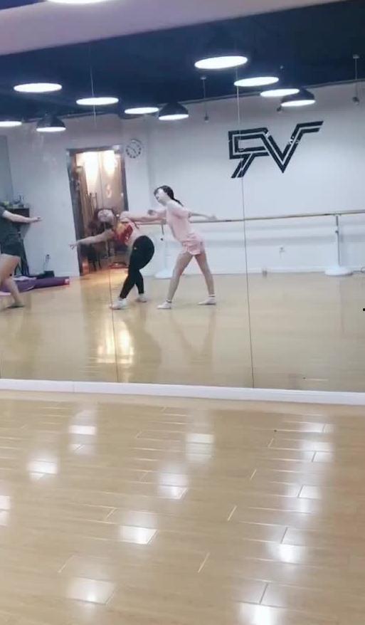 最新吃瓜跳舞视频大全图片,潮流舞步一网打尽，笑料横生！