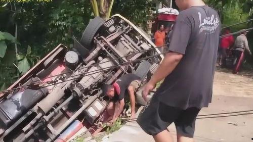 缅甸打仗对面吃瓜群众视频,旁观者视角下的冲突瞬间