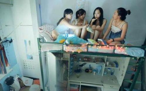 宿舍拍视频给男友看吃瓜,甜蜜瞬间，男友眼中的美味时光